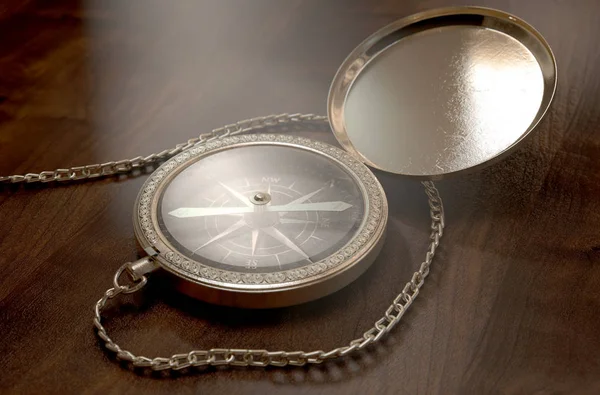 Zdobený kapesní kompas — Stock fotografie