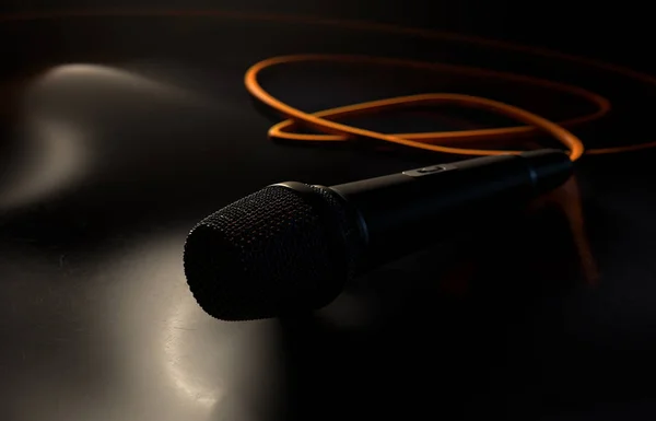 Mikrofon na podlaze — Stock fotografie
