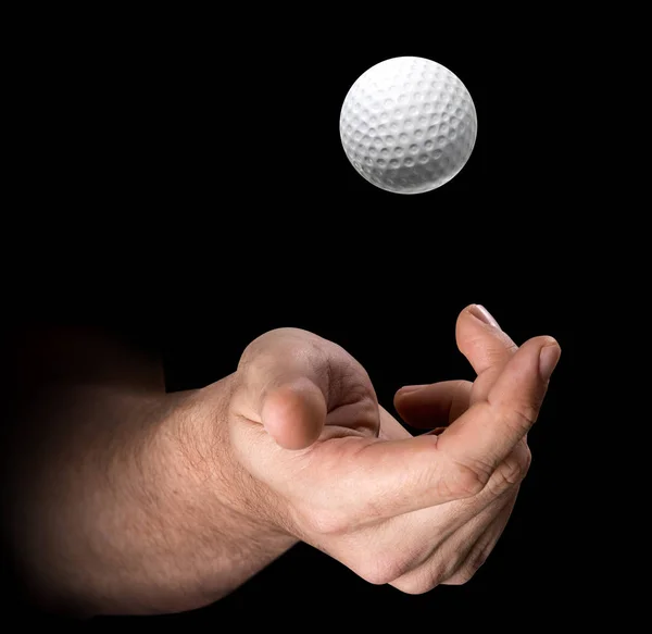 Hand wirft Golfball — Stockfoto