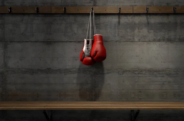 変更部屋にぶら下がっているボクシング グローブ — ストック写真