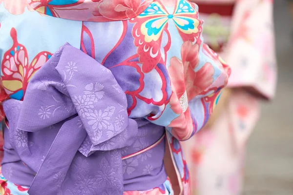 Menina Vestindo Quimono Japonês Frente Templo Sensoji Tóquio Japão Kimono — Fotografia de Stock