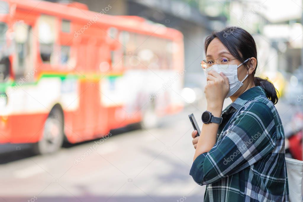 Woman wearing face mask protect filter against air pollution (PM