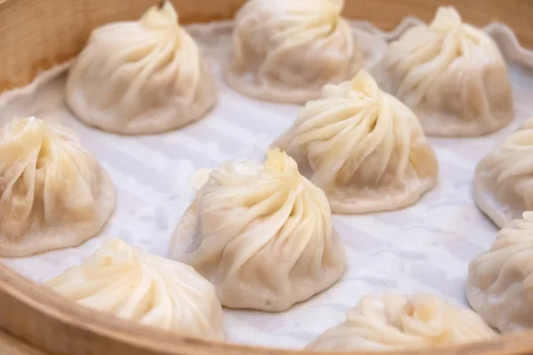 Xiao long bao zupa dumpling bułeczki z pałeczkami w restauracji ( — Zdjęcie stockowe