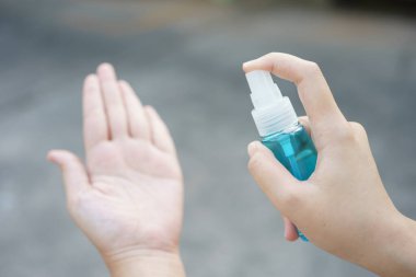Mikrop, virüs ve bakteri temizleyicisi alkolden yapılmış. Ve güvenlik ve temas enfeksiyonunu azaltmak için sağlık evlerinde, hastanelerde, insanların 