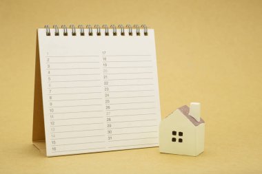 Ev modelleri ve ekipman modelleri bir kitap sıralaması (liste) yerleştirilir. Ev onarım ve inşaat. metin veya tasarım için arka plan özelliği Emlak kavramı kopya alanı ile olarak kullanma.