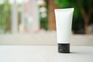 Mikrop, virüs ve bakteri temizleyicisi alkolden yapılmış. Ve güvenlik ve temas enfeksiyonunu azaltmak için sağlık evlerinde, hastanelerde, insanların 