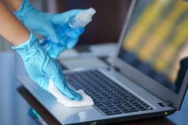 Mikrop, virüs ve bakteri temizleyicisi alkolden yapılmış. Ve güvenlik ve temas enfeksiyonunu azaltmak için sağlık evlerinde, hastanelerde, insanların 