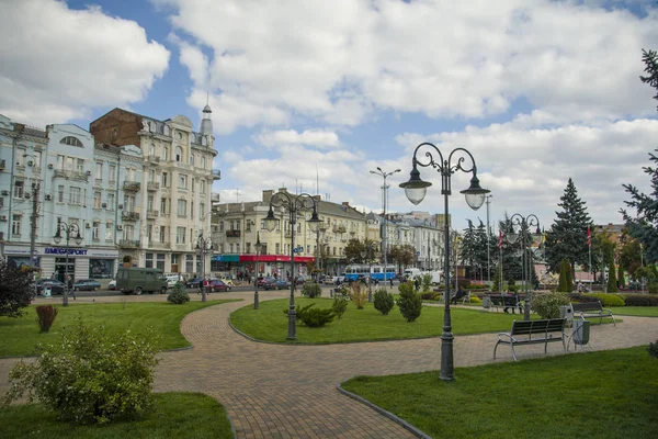 Vinnytisa. Ukraine_28-09-2017 vy av Soborna square — Stockfoto