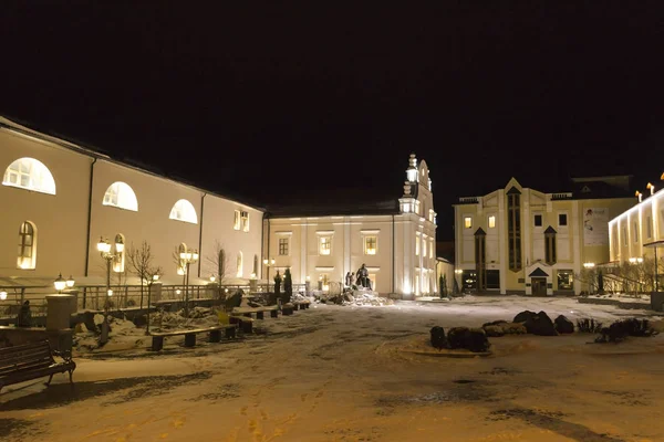 VINNYTSIA, UCRANIA - 18 DE MARZO DE 2018 Vista nocturna de Taras Shevchen — Foto de Stock