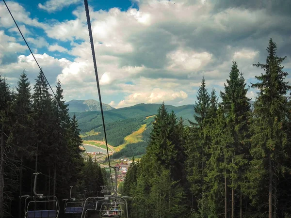 Bergbahn in den Karpaten — Stockfoto