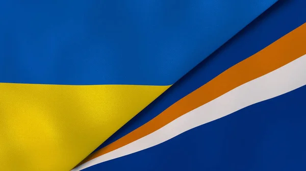 Δύο Πολιτείες Σημαίες Της Ουκρανίας Και Των Νήσων Μάρσαλ Επαγγελματικό — Φωτογραφία Αρχείου