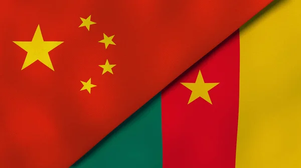 Δύο Κράτη Σημαίες Της Κίνας Και Του Καμερούν Επαγγελματικό Υπόβαθρο — Φωτογραφία Αρχείου