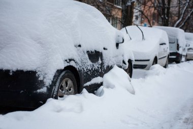 Kasaba kışın soğuk yoğun kar yağışı