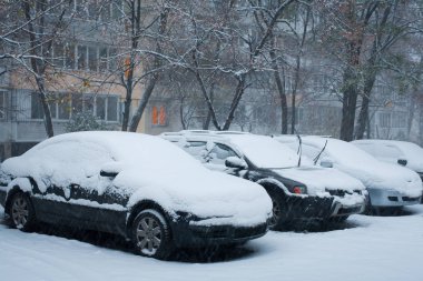 Kasaba kışın soğuk yoğun kar yağışı