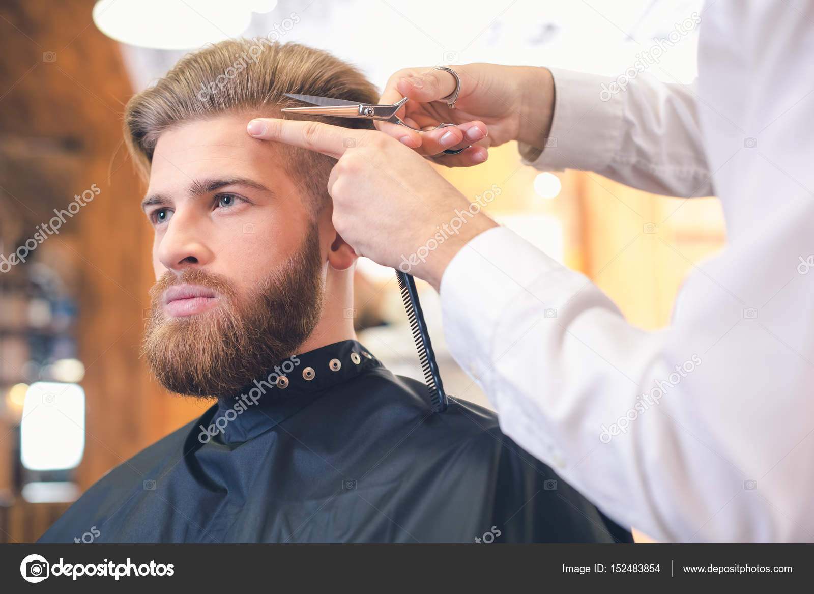 Młody Człowiek W Koncepcja Usługi Opieka Barber Shop Włosów