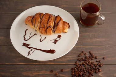 kruvasan ve kahve ve tahıl