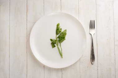 plaka tahtaya yeşillikleri ile