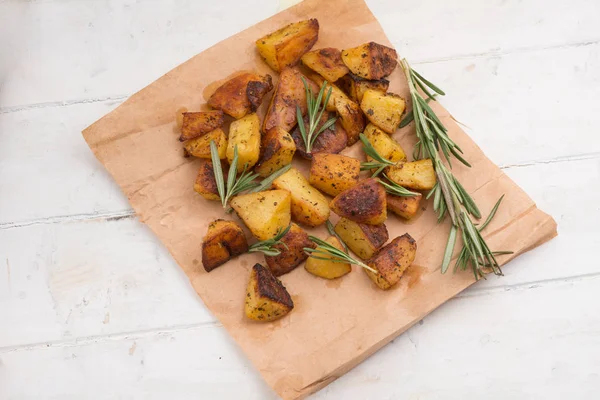 Patatas Horno Con Especias Romero Sobre Papel —  Fotos de Stock