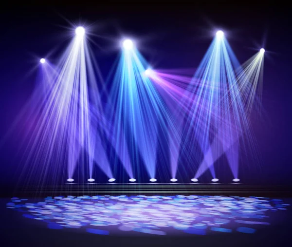 Varias luces de escenario en la oscuridad. Centro de atención en el escenario. — Archivo Imágenes Vectoriales