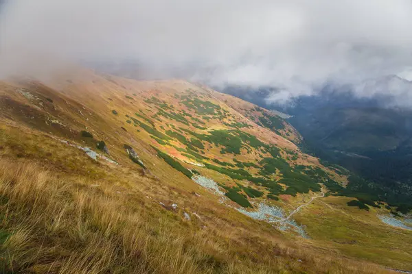 A beautiful mountain landscape above tree line — Stock Photo, Image