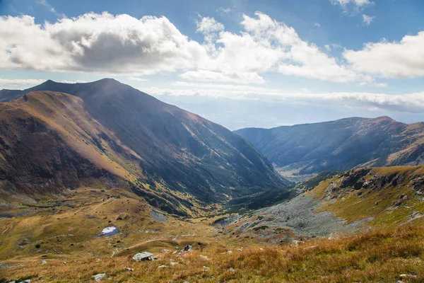 Eine wunderschöne Berglandschaft oberhalb der Baumgrenze — Stockfoto