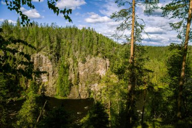 Finlandiya'da güzel bir nehir manzarası
