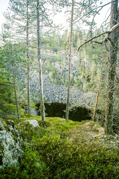 Een prachtig meer en bos en landschap van Hossa in Finland — Stockfoto