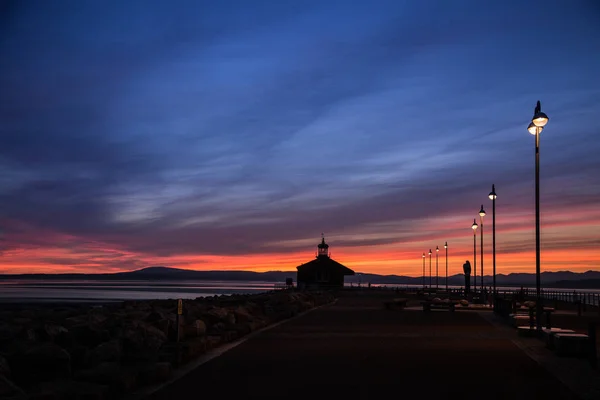 Una bellissima vista colorata sul tramonto sulla spiaggia di Morecambe — Foto Stock