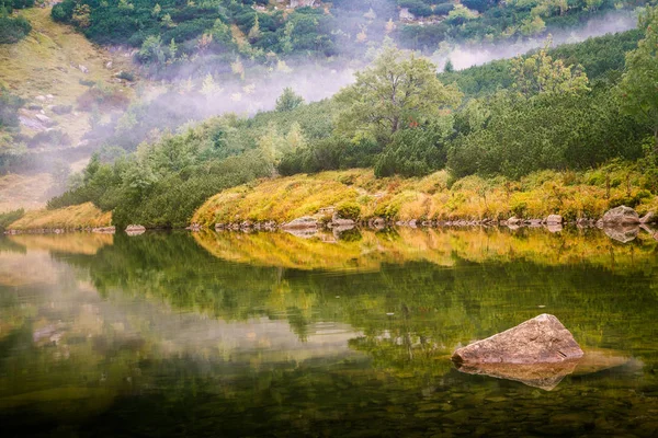 Güzel dağ göl manzara Tatry, Slovakya — Stok fotoğraf