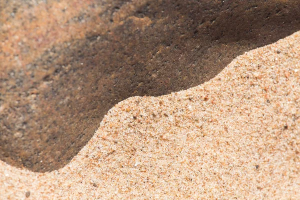 Un fondo abstracto de arena marina y formas rocosas. Profundidad superficial del campo . — Foto de Stock