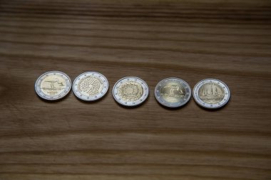 Ulusal yıldönümü Euro paraları. Letonya para birimi.