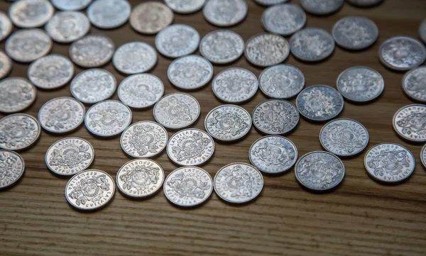 Monnaies lat anniversaire d'une ancienne monnaie lettone — Photo