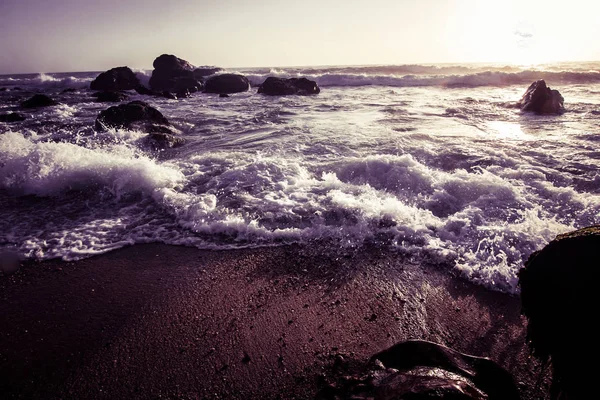 Vackra Atlantic beach i solnedgången i Portugal — Stockfoto