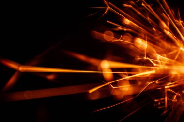 Güzel kırmızı maytap mum. Soyut yakın çekim bak.