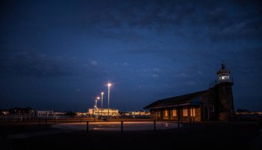 Morecambe sahilde güzel renkli günbatımı manzarası