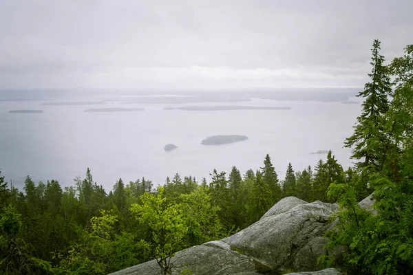 Piękna panorama jeziora i lasu z Koli National park szczyty — Zdjęcie stockowe