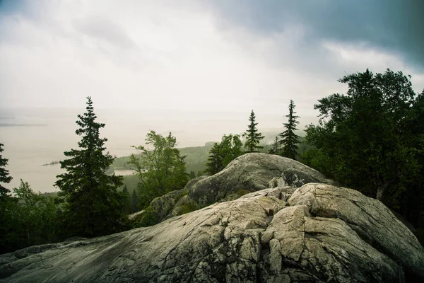 Piękna panorama jeziora i lasu z Koli National park szczyty — Zdjęcie stockowe