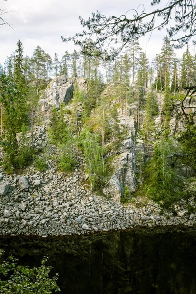 Finlandiya'da bir güzel göl manzara