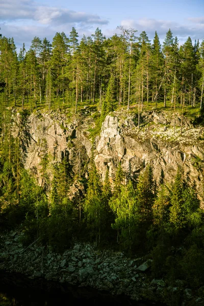 Finlandiya'da bir güzel göl manzara