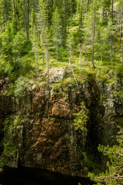 Finlandiya'da bir güzel göl manzara