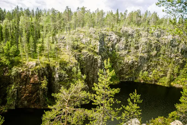 Finlandiya'da bir güzel göl manzara