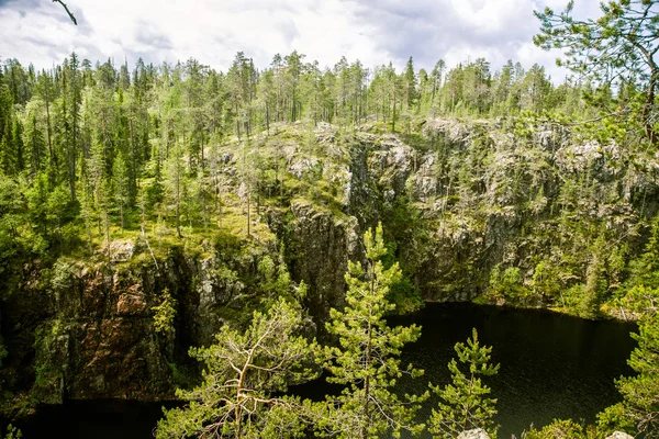 Finlandiya'da bir güzel göl manzara