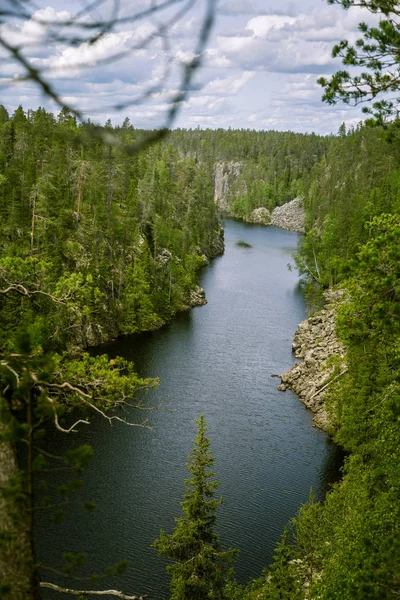 Finlandiya'da bir güzel göl manzara