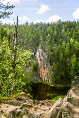 Bir nehir rapids Finlandiya ile güzel bir sahne
