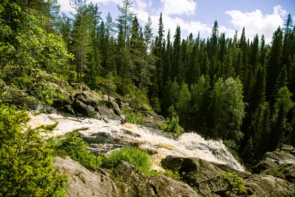 Una hermosa cascada en Finlandia — Foto de Stock