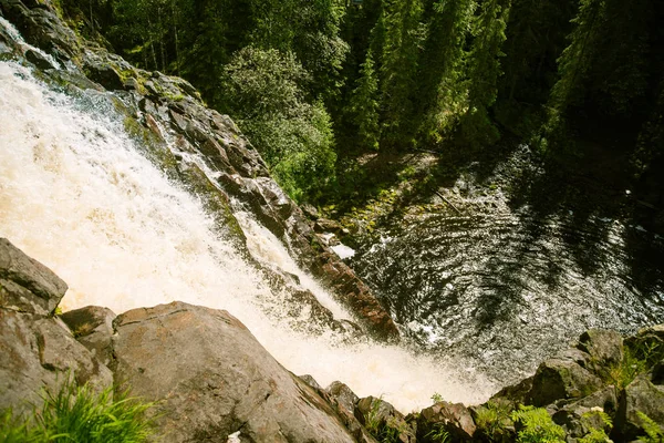 Красивый водопад в Финляндии — стоковое фото
