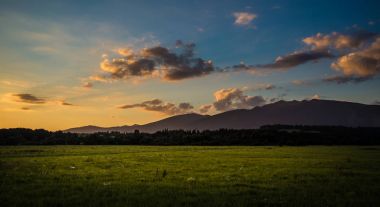 Güneşli bir günde güzel bir Tatry dağ manzarası
