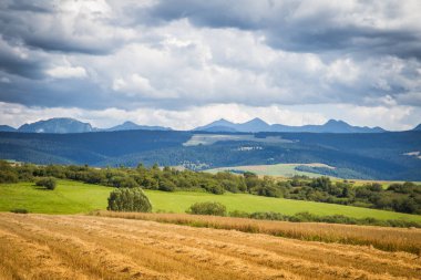 Güneşli bir günde güzel bir Tatry dağ manzarası