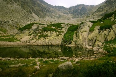 Güzel dağ göl manzara Tatry, Slovakya