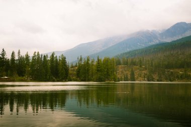 Güzel dağ göl manzara Tatry, Slovakya